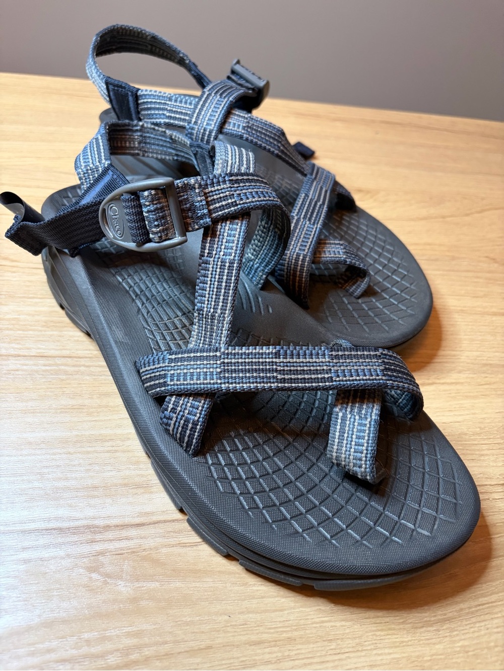 Chaco Z/2 Classic Navy Blue Striped Strap Toe Loop Sandals Mens 9 JCH107211